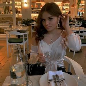 Meet your Posher, Andrée-ann